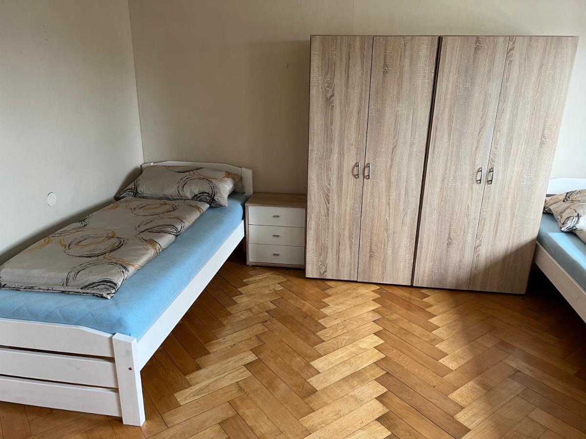 Orkhan Latifov Hoechst Luaran gambar